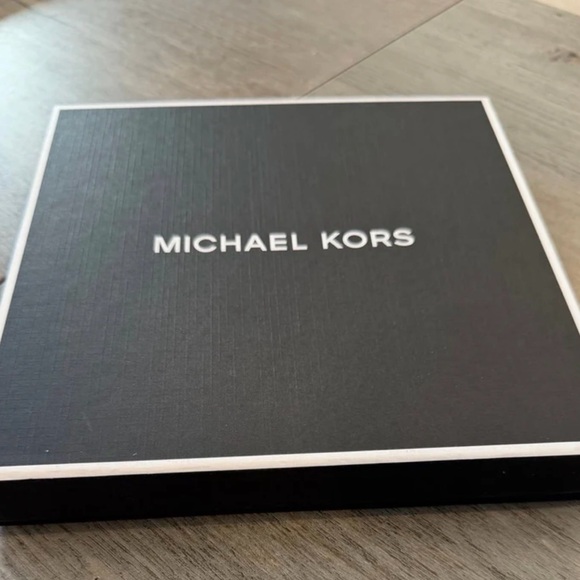 Michael Kors Cooper Denim Passport Holder & Luggage Tag Set — NWT - Picture 5 of 6